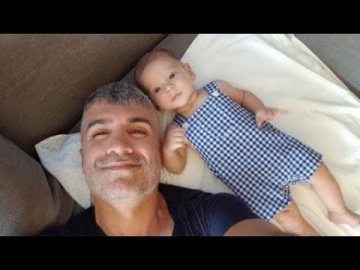 Озджан Дениз и его маленький сын