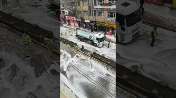 Как в Турции замывают дороги в качестве профилактики от Коронавируса
