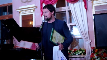 Данила Козловский получает Царскосельскую премию