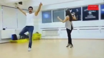 Бурак Озчивит и Фахрийе Эвджен репетиция танца для фильма Любовь похожа на тебя смотреть онлайн